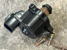 Cargar imagen en el visor de la galería, DF 200 hp Suzuki IAC VALVE intake manifold 18137-93J00 four stroke 2015-2019 some 150 175 compatibility