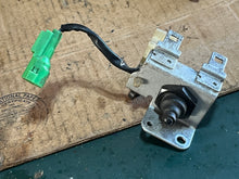 Cargar imagen en el visor de la galería, BF 115 - 225 hp Honda 35470-ZY3-003 NEUTRAL SWITCH & bracket 35470-ZY3-023 2004-up Four Stroke 115 130 135 150 200 225 hp