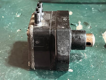 Load image into Gallery viewer, f 25 30 40 50 60 hp Yamaha Fuel Pump Assy 62y-24410-03-00 Four Stroke 2 Cylinder 2003-2006 Mercury 826398A3