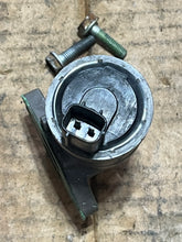 Cargar imagen en el visor de la galería, BF 250 225 200 hp Honda 36550-zy3-003 intake EAC Valve assy FOUR STROKE pre1997-2007+