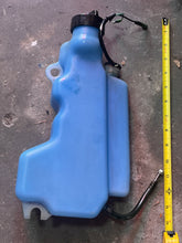 Lade das Bild in den Galerie-Viewer, 50 40 hp Tohatsu Nissan OIL TANK 3T5710100 CAP 3C8710150 LEVEL SENSOR 3T5710200 two stroke 2002-2018