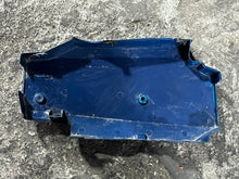 Load image into Gallery viewer, 2.5 hp Nissan Tohatsu ENGINE COVER right strbd 314670032 314670031 N14670032 3C2670030 314S670035 two stroke 2002