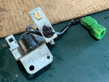 Cargar imagen en el visor de la galería, BF 115 - 225 hp Honda 35470-ZY3-003 NEUTRAL SWITCH & bracket 35470-ZY3-023 2004-up Four Stroke 115 130 135 150 200 225 hp