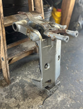 Cargar imagen en el visor de la galería, BF 150 135 hp 50201-ZW1-040ZA SWIVEL CASE 1999-2007+ 50100-ZY6-000 steering arm mounting frame & mount bracket four stroke
