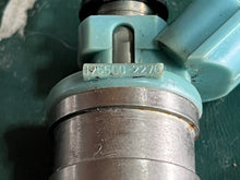 Cargar imagen en el visor de la galería, DT 225 hp Suzuki FUEL INJECTOR 15710-92E01 195500-2270 two stroke 1990-2003 DENSO