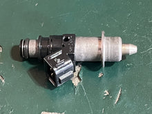 Cargar imagen en el visor de la galería, BF 130 115 hp Honda FUEL INJECTOR 06164-PCA-000 four stroke 1999 cleaned tested KEIHIN