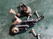 Cargar imagen en el visor de la galería, DF 115 hp Suzuki intake THROTTLE LEVER NO.1 19121-90J00, THROTTLE ROD 13510-90J00, LEVER NO.2 19140-92J00, HOLDER LEVER 19115-90J00, four stroke 2013 2001-2021 some 90 100 140 hp
