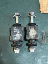 Load image into Gallery viewer, BF 50 40 hp Honda 50155-ZV5-000 extension case engine motor mounts 1997-2007+ FOUR STROKE