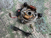 Cargar imagen en el visor de la galería, DT 25 30 hp Suzuki pulser coils Timing Base 32101-95D30 Two Stroke 1994-2000 mostly for C model engines