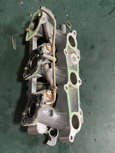 Cargar imagen en el visor de la galería, BF 25 30 hp Honda INTAKE MANIFOLD 17100-ZV7-000ZA with THROTTLE ROD DIAPHRAGM 16400-ZV5-015 four stroke pre 1997-2003