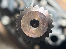 Cargar imagen en el visor de la galería, 175 hp Evinrude Ficht GEAR CASE COMPLETE 5005551 painted 0351907 case 5005401 765402 Upper Drive Shaft 20 Inch 5000615 two stroke 1993-2001 measures 18 3/8” from water pump housing top shifts & pressure tests, mainly fresh water lake motor