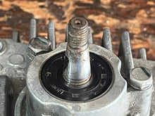 Cargar imagen en el visor de la galería, 150 175 200 hp Yamaha HIGH PRESSURE FUEL PUMP 68F-13910-10-00 68F-13910-00-00 two stroke 2004-2012