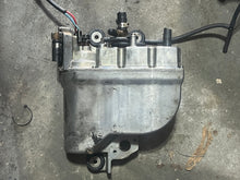 Load image into Gallery viewer, 250 hp Yamaha OX66 VST FLOAT CHAMBER W TOP 66K-14980-00-00 & FUEL PUMP 67H-13907-00-00 Two Stroke v6 150 - 225 hp 1999-2003