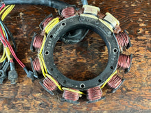 Cargar imagen en el visor de la galería, 135 150 175 200 hp Mercury 398-9610a24 9610A19 OEM STATOR Two Stroke 2.5 Liter 1992-1996 EFI XRI XR6 some 225 hp