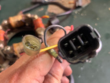 Lade das Bild in den Galerie-Viewer, DT 150 hp Suzuki STATOR ASSY pulser 32101-87D00 32101-87D20 two stroke CARBURETED 1987-1993 some 175 200 225 hp