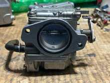 Load image into Gallery viewer, 90 75 hp Yamaha carburetor set with linkages 6H1-14301-07-00 6H1-14302-07-00 6H1-14303-07-00 Two Stroke 1992-2003