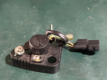 Cargar imagen en el visor de la galería, DT 225 200 175 150 hp Suzuki 37810-92E00 THROTTLE VALVE SENSOR ASSY 1987-2002 two stroke NLA OEM carburetor