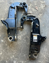 Cargar imagen en el visor de la galería, 25 30 hp Mercury Tohatsu CLAMP BRACKET RIGHT 3AEQ772110 LEFT 3AEQ772120 - CLAMP port strbd 804039T01 804038T01 four stroke 2006