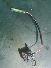 Cargar imagen en el visor de la galería, 8 9.9 HP Mercury PULSER COIL 825661 four stroke OEM
