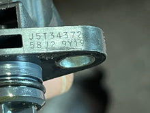 Cargar imagen en el visor de la galería, DF 150 200 hp Suzuki CAM POSITION SENSOR 33220-64L10 four stroke 2019-2024 some compatibility 40 50 60 70 80 90 100 115 140 hp