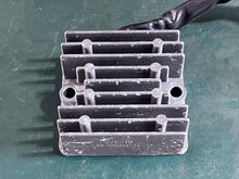 Cargar imagen en el visor de la galería, DT 225 250 200 150 HP Suzuki 32800-92E00 32800-92E10 voltage RECTIFIER & REGULATOR electrical OEM two stroke 92E10