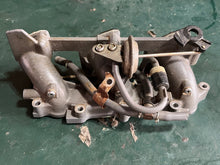 Cargar imagen en el visor de la galería, BF 25 30 hp Honda INTAKE MANIFOLD 17100-ZV7-000ZA with THROTTLE ROD DIAPHRAGM 16400-ZV5-015 four stroke pre 1997-2003