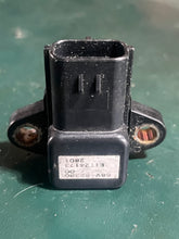 Load image into Gallery viewer, f 115 hp Yamaha 68V-82380-00-00 PRESSURE SENSOR map 2000-2011 throttle body four stroke 115 200 225 hp