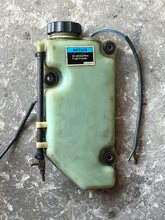 Cargar imagen en el visor de la galería, 200 225 250 300 HP Mercury OIL TANK ASSY 830889A1 830889A two stroke