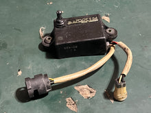 Cargar imagen en el visor de la galería, 150 175 200 hp Yamaha OIL LEVEL CONTROL UNIT ASSY 6E5-85740-02-00 emergency shut off 1984-2003 two stroke