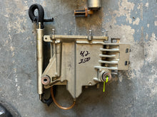 Load image into Gallery viewer, vf 250 225 200 hp Yamaha VST Float Chamber 6CB-14160-10-00 with fuel pump 6CB-13907-10-00 4.2 liter Four Stroke TESTED