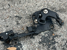 Cargar imagen en el visor de la galería, 115 hp Mercury THROTTLE LEVER 8M0051365 8M0008288 & BRACKET 897763T01 897763T03 four stroke EFI