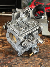 Cargar imagen en el visor de la galería, DF 25 hp Suzuki 13200-95J00 CARBURETOR twin V STARTER ASSY 13368-95J00 Four Stroke 2006-2014