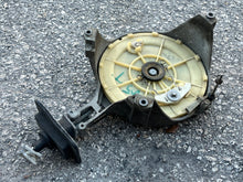 Cargar imagen en el visor de la galería, 25 30 hp Tohatsu Nissan 346050001 RECOIL STARTER two stroke 2003 MISSING RUBBER HANDLE