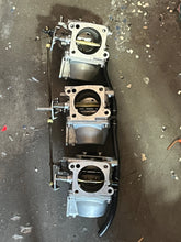 Load image into Gallery viewer, 90 hp Tohatsu CARBURETOR SET 3L9032000 9032070 9032100 TWO STROKE 1996-2002 90AD