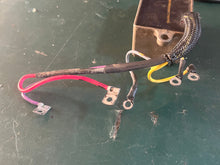 Cargar imagen en el visor de la galería, 70 hp Johnson 0585001 Evinrude 585001 voltage RECTIFIER & LEAD two stroke