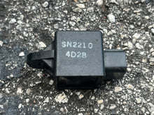Lade das Bild in den Galerie-Viewer, F 115 hp Yamaha FUEL RELAY 6-pin sensor 68V-81950-00-00 Four Stroke compatible 50 - 250 hp some 300-425 hp