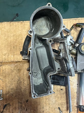 Cargar imagen en el visor de la galería, sold shopify aug2025—-250 225 200 HP Yamaha 65L-14980-00-00 FLOAT CHAMBER, 65L-14182-00-00 COVER, 65L-13907-00-00 FUEL PUMP ox66 1997-1998 Two Stroke