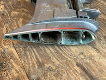 Load image into Gallery viewer, 250 225 hp Yamaha 20” MIDSECTION hpdi SWIVEL 64E-43311-10-8D STEERING BRACKET 66K-42510-00-8D UPPER CASING 60X-45111-00-8D EXHAUST 60V-41137-00-94 two stroke 2003 3.1 Liter