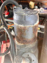 Load image into Gallery viewer, 115 130 150 175 200 hp Yamaha ptt POWER TRIM & TILT UNIT two-wire 6G5-43800-05-4D two stroke 1994-1996 no broken bolts good manual release