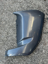 Lade das Bild in den Galerie-Viewer, f 225 200 250 hp Yamaha 69J-42741-00-8D set of LOWER COWL SIDE COVERS APRON 2002-2016 four stroke 69J-42771-00-8D