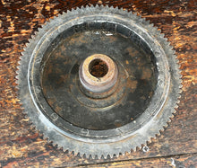 Lade das Bild in den Galerie-Viewer, 200 175 150 hp Mercury Mariner FLYWHEEL 74787 7555A8 257-7555A8 859238A9 817632A9 5545A16 5545A9 5545A5 two stroke v6 TOWER OF POWER 2.0 2.4 Liter
