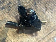 Lade das Bild in den Galerie-Viewer, vf 90 75 hp Yamaha 6FP-24410-00-00 FUEL PUMP 2016-2022 four stroke