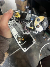 Lade das Bild in den Galerie-Viewer, sold mar2026——PARTS ONLY - DF 50 40 hp Suzuki VST 15600-87J01 15600-87J11 FUEL VAPOR SEPARATOR Four Stroke 1999-2010 NO FUEL PUMP