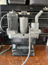 Cargar imagen en el visor de la galería, sold local feb28-2026—-135 - 225 hp Mercury 826729A2 Power Trim Tilt Assy 3-wire 1993-up TWO STROKE black max MANUAL RELEASE NEEDS REPLACING