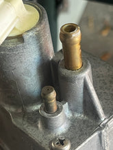 Lade das Bild in den Galerie-Viewer, sold mar2026——PARTS ONLY - DF 50 40 hp Suzuki VST 15600-87J01 15600-87J11 FUEL VAPOR SEPARATOR Four Stroke 1999-2010 NO FUEL PUMP