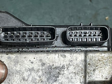 Cargar imagen en el visor de la galería, 150 - 250 hp Yamaha HPDI (2) 60V-8591B-00-00 INJECTOR DRIVER ASSY 60V-85542-00-94 BRACKET two stroke 2003-2011