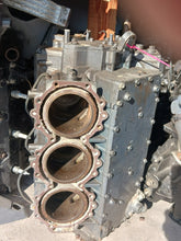 Cargar imagen en el visor de la galería, 225 250 hp Yamaha 2 stroke 6 carb set, reeds, intake 76 degree VX