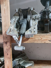 Cargar imagen en el visor de la galería, BF 40 45 50 honda outboard parts trim lower unit powerhead, cylinder head
