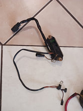 Cargar imagen en el visor de la galería, 20 25 28 30 35 40 48 50 omc johnson evinrude cdi powerpack 0585224 OEM