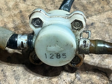 Cargar imagen en el visor de la galería, DT 140 115 hp Suzuki 16250-94710 OIL SENSOR 1987-1990 two stroke